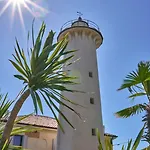Bright Flat Overlooking The Sea-beahost