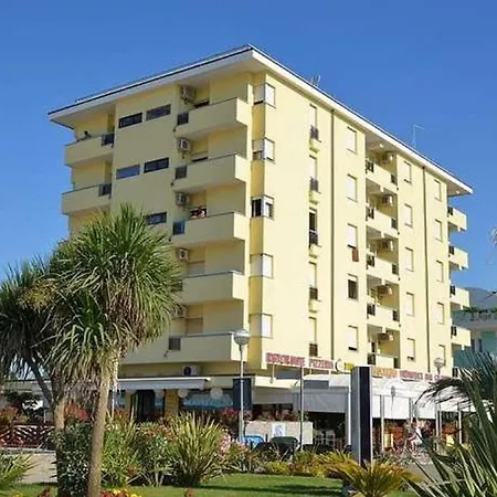 Bright Flat Overlooking The Sea With Side Sea View Lägenhet Bibione