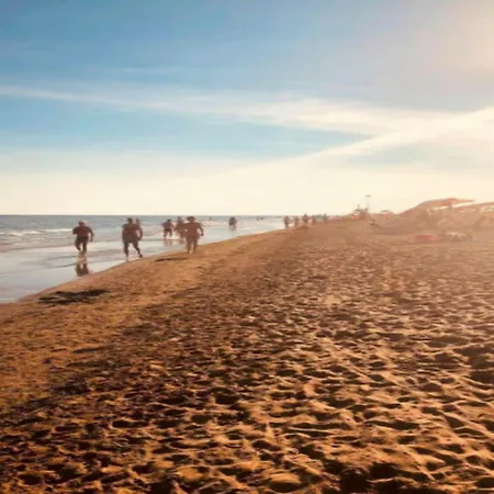 Bright Flat Overlooking The Sea-beahost