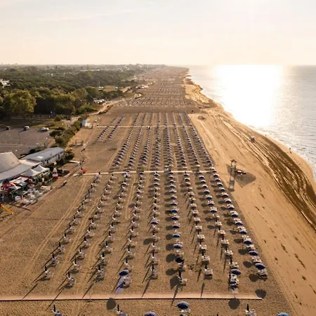 Bright Flat Overlooking The Sea-beahost Апартаменты Бибионе