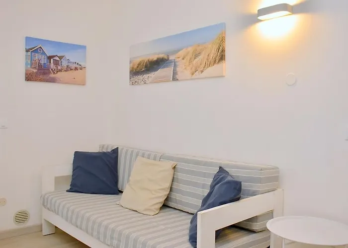 Bright Flat Overlooking The Sea-beahost