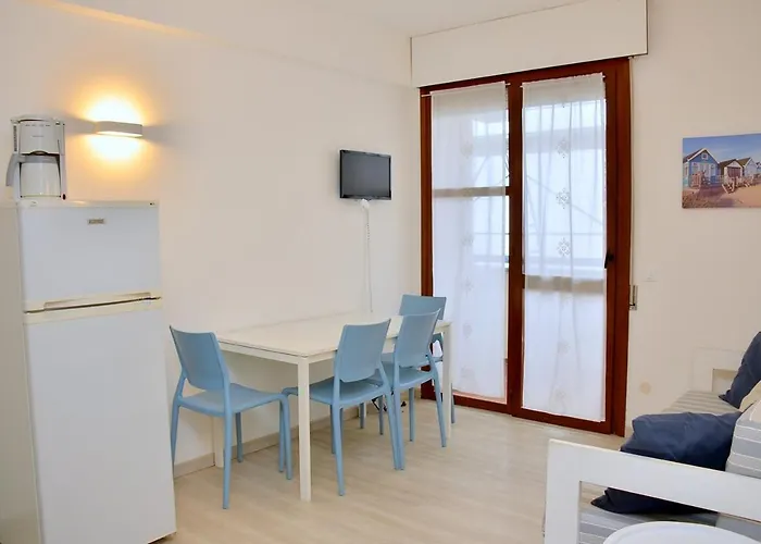 Daire Bright Flat Overlooking The Sea-beahost *